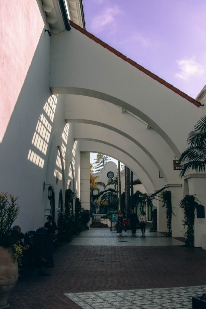 hotels near Santa Barbara Bowl